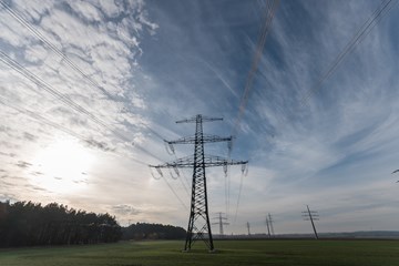 Stromnetz im Sonnenuntergang Stromnetz im Sonnenuntergang