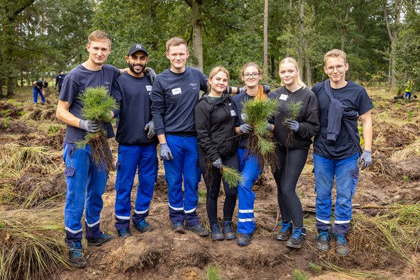 Baumpflanzaktion Falkenberg, Azubis Baumpflanzaktion Falkenberg, Azubis