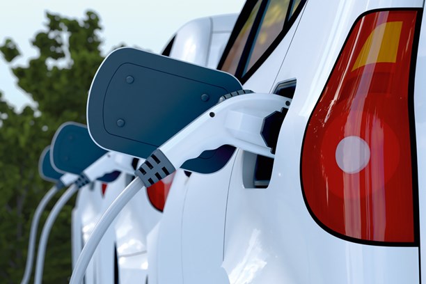 Elektroauto beim Laden Elektroauto beim Laden