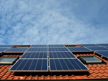 Solaranlage auf einem Dach Solaranlage auf einem Dach