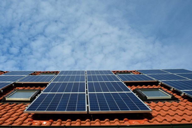 Solaranlage auf einem Dach Solaranlage auf einem Dach