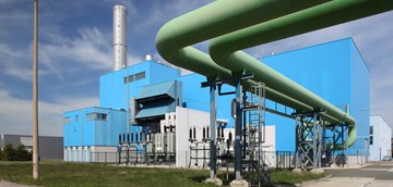 Heizkraftwerk Bitterfeld-Wolfen Rückansicht mit grünen Fernwärme-Rohren Heizkraftwerk Bitterfeld-Wolfen Rückansicht mit grünen Fernwärme-Rohren