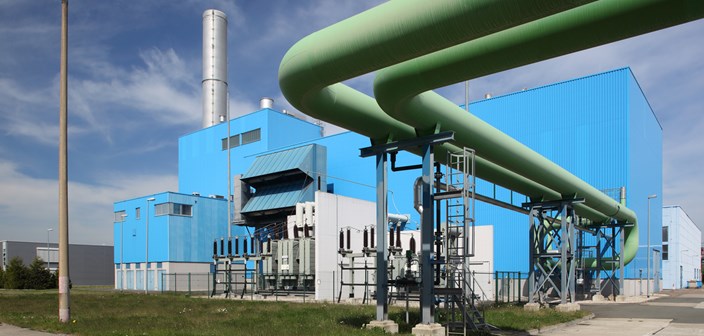 Heizkraftwerk Bitterfeld-Wolfen Rückansicht mit grünen Fernwärme-Rohren Heizkraftwerk Bitterfeld-Wolfen Rückansicht mit grünen Fernwärme-Rohren