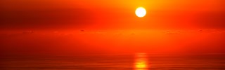 Sonnenuntergang über rot spiegelndem Meer Sonnenuntergang über rot spiegelndem Meer