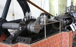 Wasserkraftwerk Mittweida innen Dampfmaschine komplett Wasserkraftwerk Mittweida innen Dampfmaschine komplett