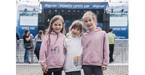 Power Open Air 2025, DIKKA, drei Mädchen freuen sich auf das Konzert Power Open Air 2025, DIKKA, drei Mädchen freuen sich auf das Konzert