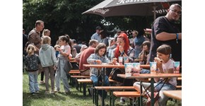 Power Open Air 2025, DIKKA, Konzertbesucher stärken sich Power Open Air 2025, DIKKA, Konzertbesucher stärken sich