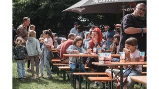 Power Open Air 2025, DIKKA, Konzertbesucher stärken sich Power Open Air 2025, DIKKA, Konzertbesucher stärken sich