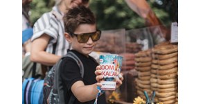 Power Open Air 2025, DIKKA, Junge mit Konzertbecher Power Open Air 2025, DIKKA, Junge mit Konzertbecher