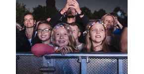 Power Open Air 2025, Wincent Weiss, junge Fans in der ersten Reihe Power Open Air 2025, Wincent Weiss, junge Fans in der ersten Reihe