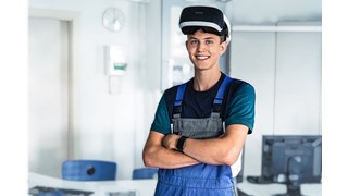 Auszubildender der enviaM-Gruppe mit einer VR-Brille Auszubildender der enviaM-Gruppe mit einer VR-Brille