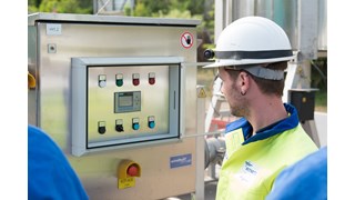 ein Kollege von MITNETZ GAS vor einer Anlage ein Kollege von MITNETZ GAS vor einer Anlage