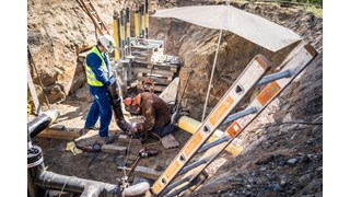 zwei Männer bei der Arbeit auf einer Baustelle der MITNETZ GAS zwei Männer bei der Arbeit auf einer Baustelle der MITNETZ GAS