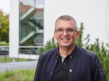 Dr. Stephan Lowis, Vorsitzender des Vorstandes und Vorstand Finanzen (CEO) Dr. Stephan Lowis, Vorsitzender des Vorstandes und Vorstand Finanzen (CEO)