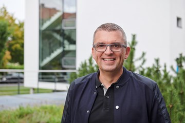 Dr. Stephan Lowis, Vorsitzender des Vorstandes und Vorstand Finanzen (CEO) Dr. Stephan Lowis, Vorsitzender des Vorstandes und Vorstand Finanzen (CEO)