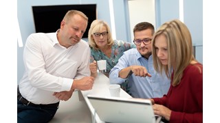 vier Kollegen der enviaM-Gruppe in einer Arbeitssituation vier Kollegen der enviaM-Gruppe in einer Arbeitssituation