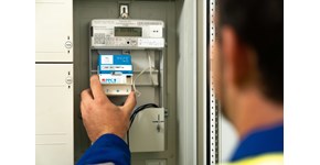 Monteur bei Arbeiten am Zähler Monteur bei Arbeiten am Zähler