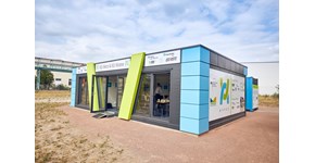 Informationspavillon auf dem Wasserstoff-Testfeld in Bitterfeld Informationspavillon auf dem Wasserstoff-Testfeld in Bitterfeld