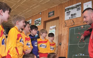 Jugendmannschaft SV Bad Muskau bei Taktikbesprechung Jugendmannschaft SV Bad Muskau bei Taktikbesprechung