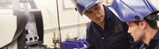 ENV-V-PE0092B_RZ_Azubi_Anlagenmechaniker_iStock-460180957_s_WEB ENV-V-PE0092B_RZ_Azubi_Anlagenmechaniker_iStock-460180957_s_WEB