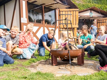 Stockbrot und Lagerfeuer Stockbrot und Lagerfeuer