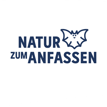 Signet Natur zum Anfassen eine Fledermaus mit dem Schriftzug Natur zum Anfassen