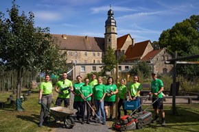 Mitarbeiter vor Ort 2024 Mitarbeiter vor Ort 2024