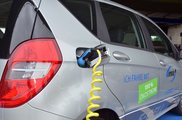 Laden eines Elektroautos Laden eines Elektroautos
