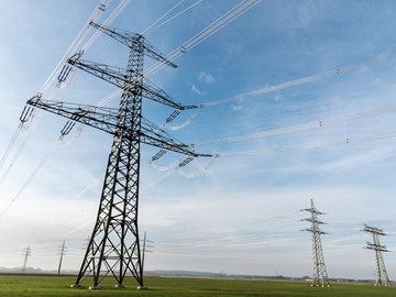 Netzausbau: Strommasten und Windräder Netzausbau: Strommasten und Windräder