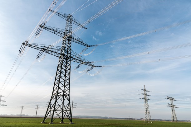 Netzausbau: Strommasten und Windräder Netzausbau: Strommasten und Windräder