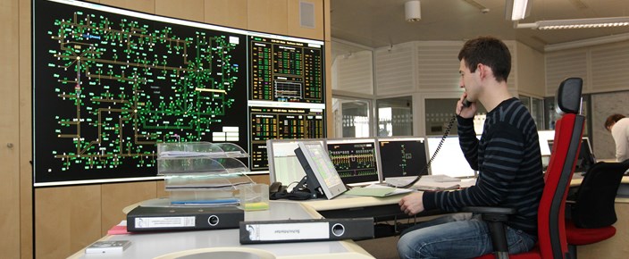 Ein Mitarbeiter der Schaltleitung Taucha am Telefon Ein Mitarbeiter der Schaltleitung Taucha am Telefon