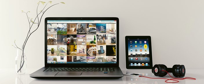 Stromverbrauch Internet, verschiedene Geräte, Laptop, Tablet, Kopfhörer Stromverbrauch Internet, verschiedene Geräte, Laptop, Tablet, Kopfhörer